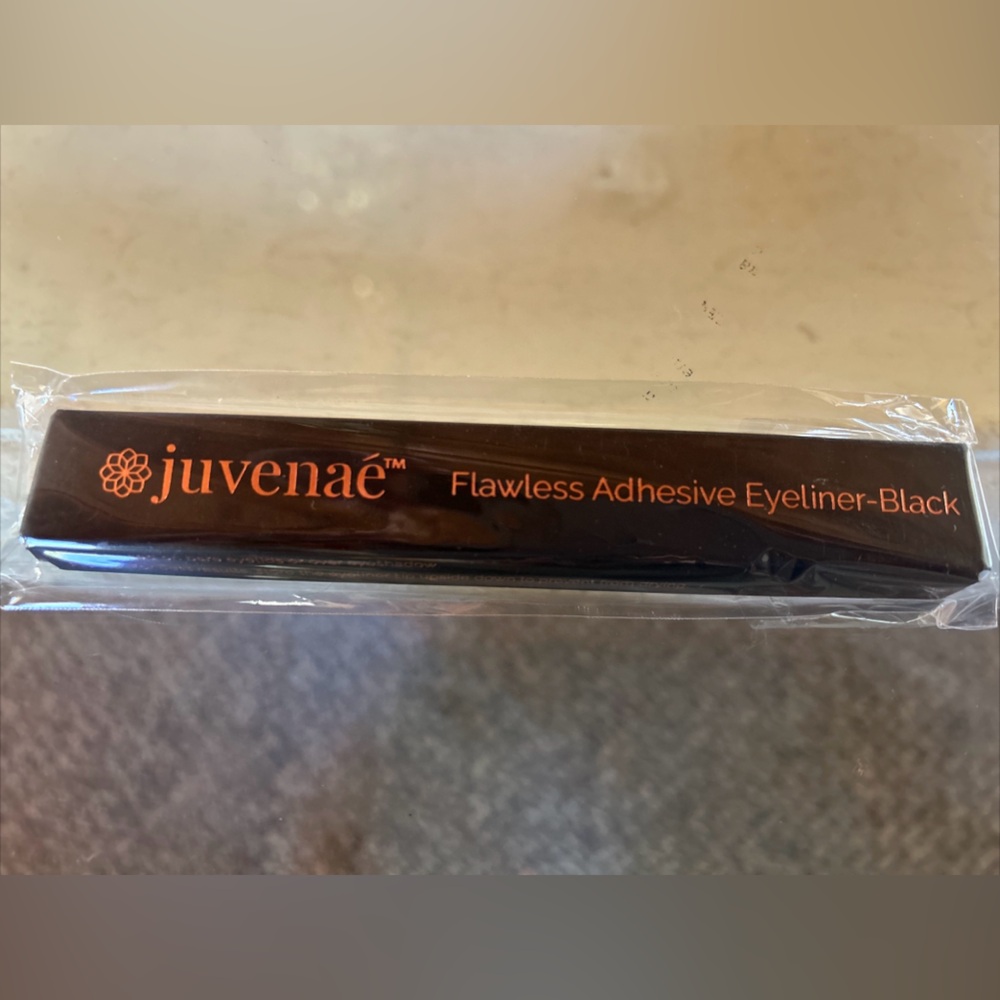 Juvenae Flawless Adhesive Eyeliners, Black